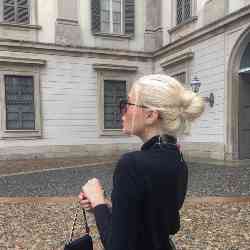 Single Iranian woman in London, England, United Kingdom