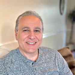 Single Iranian man in New York, New York, United States