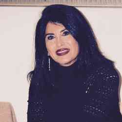 Single Iranian woman in Los Angeles, California, United States