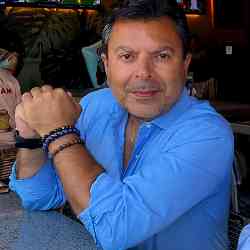 Single Iranian man in Irvine, California, United States