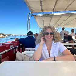 Single Greek woman in New York, NY, United States