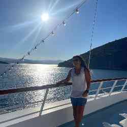 Single Greek woman in Chicago, Illinois, United States