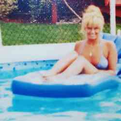 Single Greek woman in London, England, United Kingdom