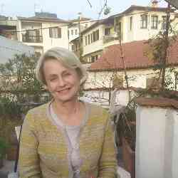 Single Greek woman in Thessaloniki, Greece