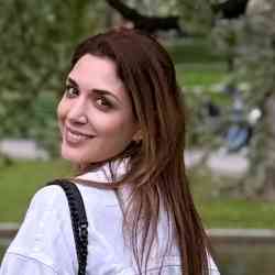 Single Greek woman in Boston, Massachusetts, United States