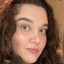 Single Greek woman in Chicago, Illinois, United States