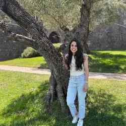 Single Greek woman in Boston, Massachusetts, United States