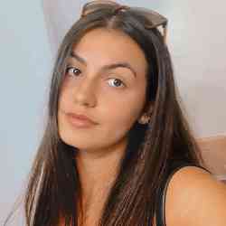 Single Greek woman in New York, New York, United States