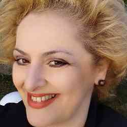 Single Greek woman in Thessaloniki, Greece