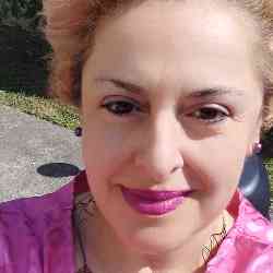 Single Greek woman in Thessaloniki, Greece