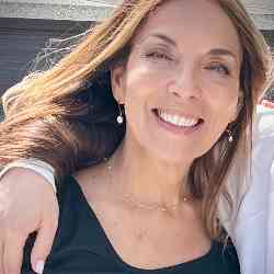 Single Greek woman in New York, New York, United States