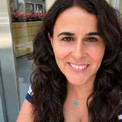 Single Greek woman in Chicago, Illinois, United States