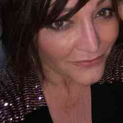 Single Greek woman in London, England, United Kingdom