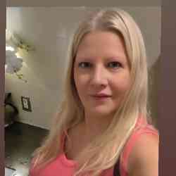 Single Greek woman in Toronto, Ontario, Canada