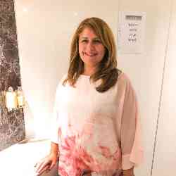 Single Greek woman in London, England, United Kingdom