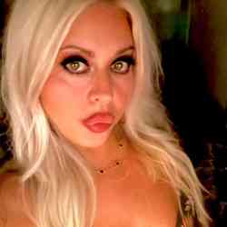 Single Greek woman in New York, New York, United States