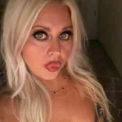 Single Greek woman in New York, New York, United States