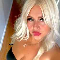 Single Greek woman in New York, New York, United States