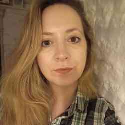 Single Greek woman in Oxford, England, United Kingdom