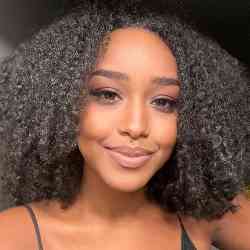 Single Greek woman in Chicago, Illinois, United States