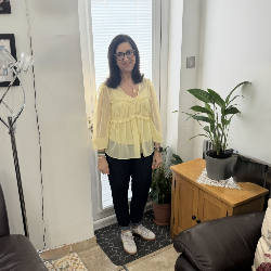 Single Greek woman in Dartford, England, United Kingdom