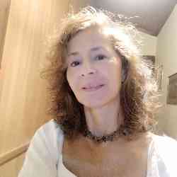 Single Greek woman in Thessaloniki, Greece