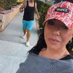 Single Greek woman in Los Angeles, California, United States