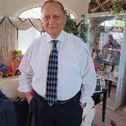 Single Greek man in Chicago, Illinois, United States