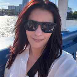 Single Greek woman in London, England, United Kingdom