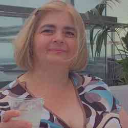 Single Greek woman in Toronto, Ontario, Canada