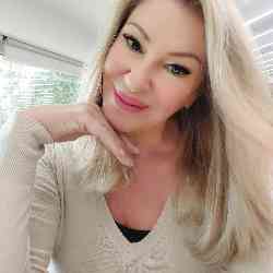 Single Greek woman in London, UK, United Kingdom