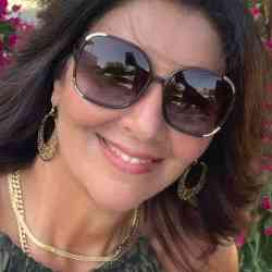 Single Greek woman in New York, NY, United States