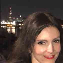 Single Greek woman in Boston, Massachusetts, United States