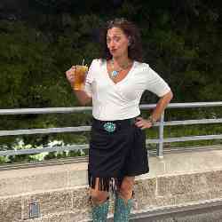 Single Greek woman in Chicago, IL, United States