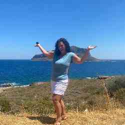 Single Greek woman in Chicago, IL, United States