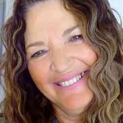 Single Greek woman in New York, Νέα Υόρκη, United States