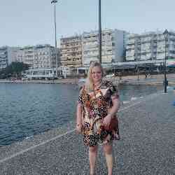 Single Greek woman in Patras, Ελλάδα, Greece