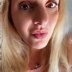 Single Greek woman in London, UK, United Kingdom