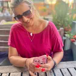 Single Greek woman in London, UK, United Kingdom