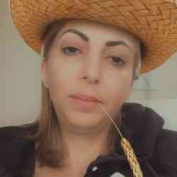 Single Greek woman in Los Angeles, CA, United States