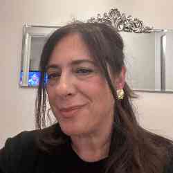 Single Greek woman in London, UK, United Kingdom