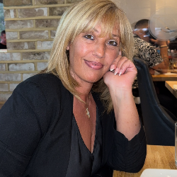 Single Greek woman in London, UK, United Kingdom