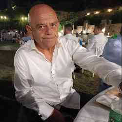 Single Greek man in Κεντρικός Τομέας Αθηνών, Ελλάδα, Greece