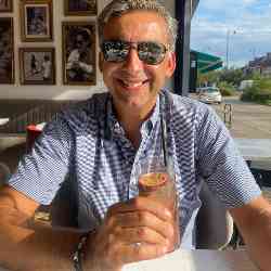 Single Greek man in Goffs Oak, UK, United Kingdom