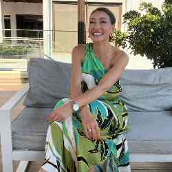 Single Greek woman in London, UK, United Kingdom