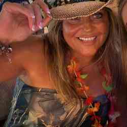 Single Greek woman in London, UK, United Kingdom