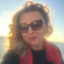 Single Greek woman in New York, NY, United States