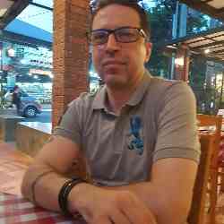 Single Greek man in Athens, Ελλάδα, Greece