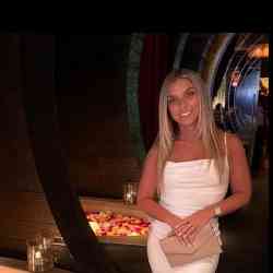 Single Greek woman in New York, NY, United States