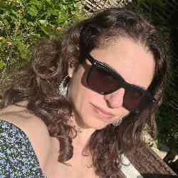 Single Greek woman in London, UK, United Kingdom